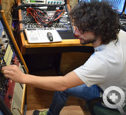 Raúl Vázquez in studio